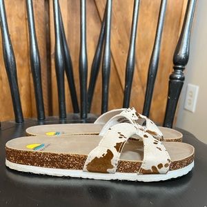 NWOT Ladies 8 Maui Island Blissful Brown Cow Print Slide